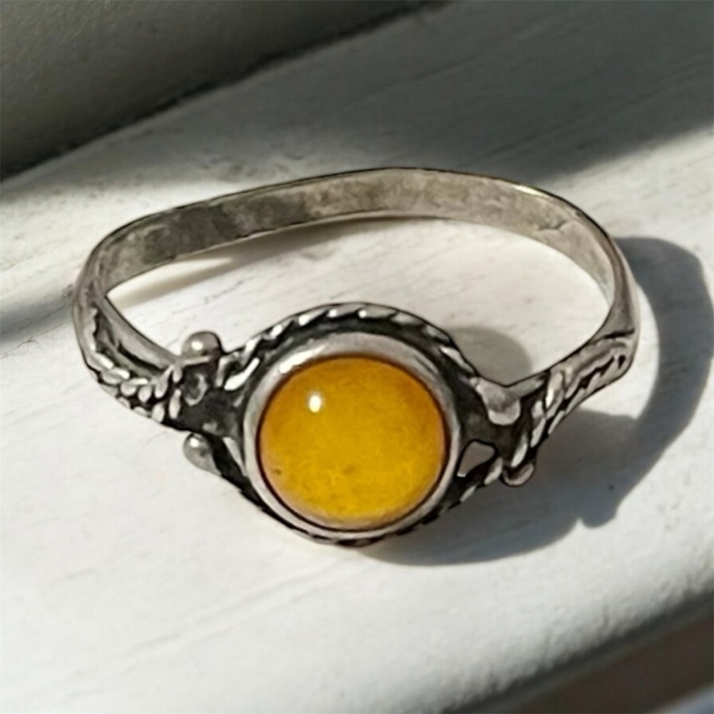Vintage Amber and sterling silver ring size 6